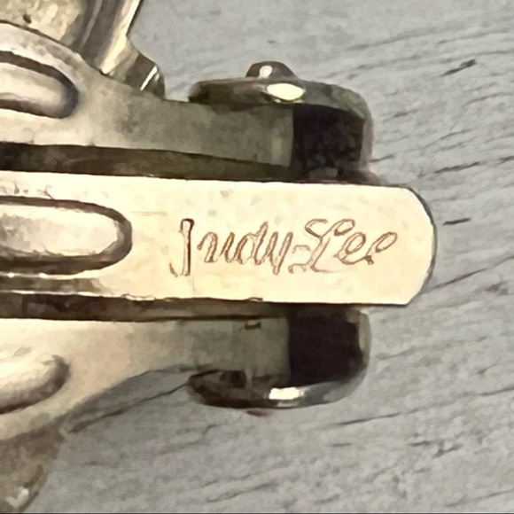 Judy Lee Vintage 1980s Gold Tone Double Leaves Clip On Earrings - Picture 7 of 10